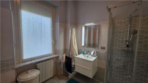 APPARTAMENTO IN VILLA CON GIARDINO E BOX