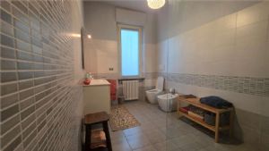 APPARTAMENTO IN VILLA CON GIARDINO E BOX