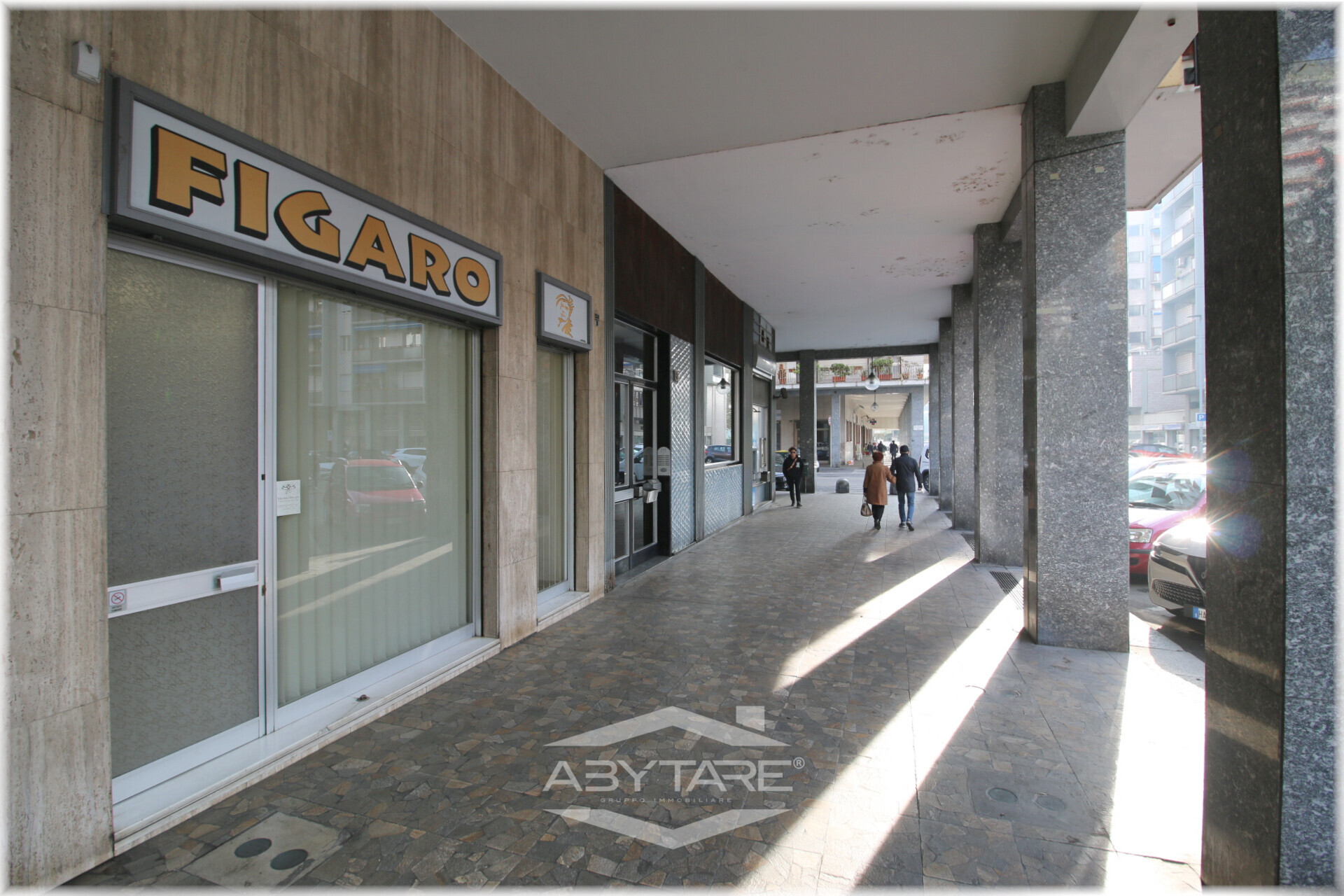 Negozio storico in affitto – Piazza Guala, Torino Sud