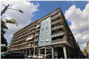 Negozio storico in affitto – Piazza Guala, Torino Sud