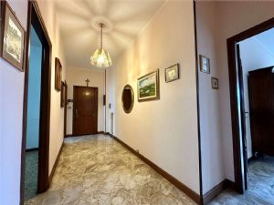 Traversa c.so Torino, quadrilocale arioso e ben servito