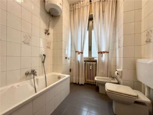 Traversa c.so Torino, quadrilocale arioso e ben servito