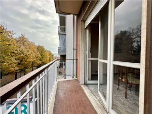 Traversa c.so Torino, quadrilocale arioso e ben servito