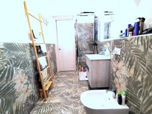 BILOCALE FINEMENTE RISTRUTTURATO E VOLENDO BOX AUTO DOPPIO