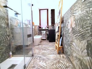 BILOCALE FINEMENTE RISTRUTTURATO E VOLENDO BOX AUTO DOPPIO