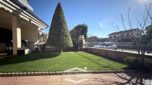 Appartamento con giardino in bifamiliare