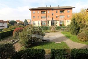 BEINASCO IN VENDITA QUADRILOCALE CON BOX E POSTO AUTO