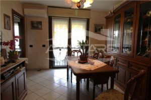 BEINASCO IN VENDITA QUADRILOCALE CON BOX E POSTO AUTO