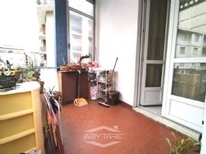 AMPIO BILOCALE . VOLENDO ARREDO INCLUSO NEL PREZZO !