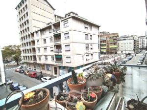 AMPIO BILOCALE . VOLENDO ARREDO INCLUSO NEL PREZZO !