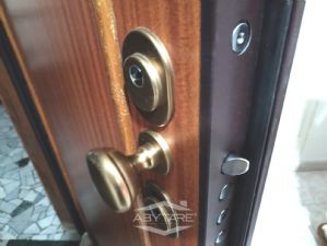 AMPIO BILOCALE . VOLENDO ARREDO INCLUSO NEL PREZZO !