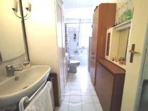 AMPIO BILOCALE . VOLENDO ARREDO INCLUSO NEL PREZZO !