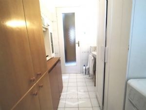 AMPIO BILOCALE . VOLENDO ARREDO INCLUSO NEL PREZZO !