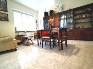 AMPIO BILOCALE . VOLENDO ARREDO INCLUSO NEL PREZZO !