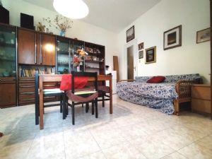 AMPIO BILOCALE . VOLENDO ARREDO INCLUSO NEL PREZZO !