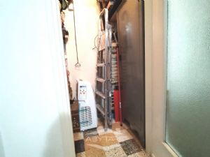 AMPIO BILOCALE . VOLENDO ARREDO INCLUSO NEL PREZZO !