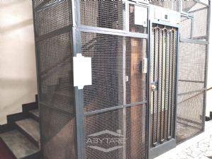 AMPIO BILOCALE . VOLENDO ARREDO INCLUSO NEL PREZZO !