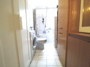 AMPIO BILOCALE . VOLENDO ARREDO INCLUSO NEL PREZZO !