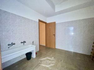 Viale della Solidarietà - Negozio - 200 mq