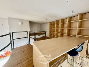 Negozio - Tre vetrine ad angolo - Adiacente Via Torino,