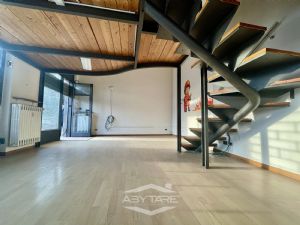 Negozio - Tre vetrine ad angolo - Adiacente Via Torino,