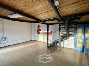 Negozio - Tre vetrine ad angolo - Adiacente Via Torino,