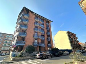 Bilocale piano alto Nichelino Via Palermo