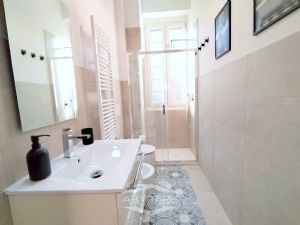 BILOCALE RISTRUTTURATO E ARREDATO A NUOVO !