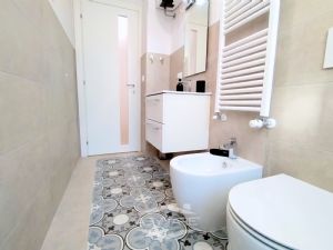 BILOCALE RISTRUTTURATO E ARREDATO A NUOVO !