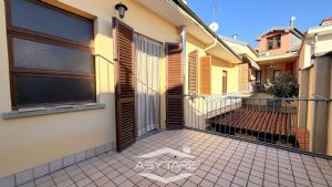 Porzione di casa con cortile privato e terrazzo