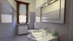 Porzione di casa con cortile privato e terrazzo