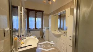 Porzione di casa con cortile privato e terrazzo