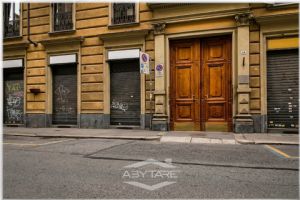 AFFITTASI NEGOZIO STORICO SAN SALVARIO CON VOLTE A VISTA