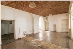 AFFITTASI NEGOZIO STORICO SAN SALVARIO CON VOLTE A VISTA