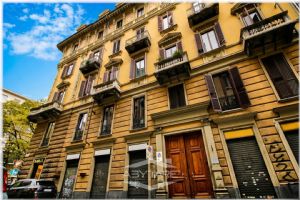 AFFITTASI NEGOZIO STORICO SAN SALVARIO CON VOLTE A VISTA