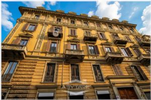 AFFITTASI NEGOZIO STORICO SAN SALVARIO CON VOLTE A VISTA