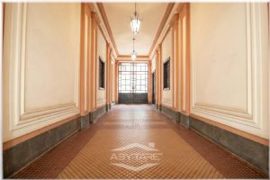 AFFITTASI NEGOZIO STORICO SAN SALVARIO CON VOLTE A VISTA