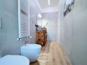 APPARTAMENTO RISTRUTTURATO CON DOPPI SERVIZI !