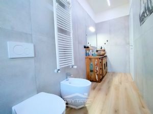 APPARTAMENTO RISTRUTTURATO CON DOPPI SERVIZI !