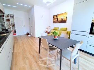 APPARTAMENTO RISTRUTTURATO CON DOPPI SERVIZI !