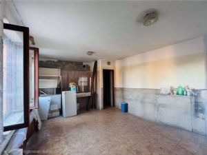 Villa indipendente bifamiliare con 1.700 mq di giardino, posizione unica sotto l’Ospedale