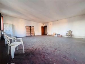 Villa indipendente bifamiliare con 1.700 mq di giardino, posizione unica sotto l’Ospedale