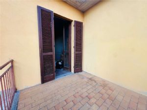 Villa indipendente bifamiliare con 1.700 mq di giardino, posizione unica sotto l’Ospedale