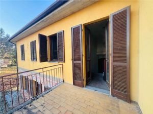 Villa indipendente bifamiliare con 1.700 mq di giardino, posizione unica sotto l’Ospedale