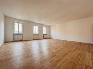 Villa indipendente bifamiliare con 1.700 mq di giardino, posizione unica sotto l’Ospedale