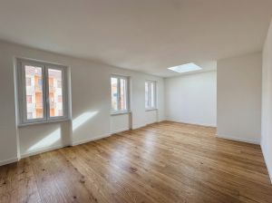 Villa indipendente bifamiliare con 1.700 mq di giardino, posizione unica sotto l’Ospedale