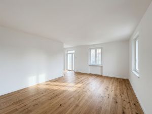 Villa indipendente bifamiliare con 1.700 mq di giardino, posizione unica sotto l’Ospedale