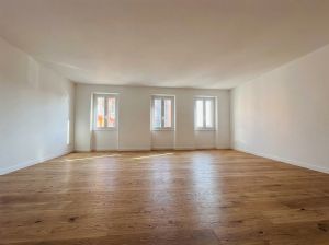 Villa indipendente bifamiliare con 1.700 mq di giardino, posizione unica sotto l’Ospedale