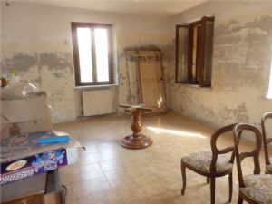 Villa indipendente bifamiliare con 1.700 mq di giardino, posizione unica sotto l’Ospedale