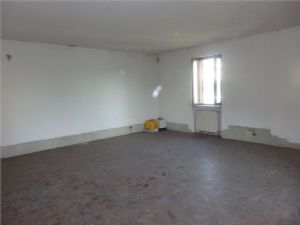 Villa indipendente bifamiliare con 1.700 mq di giardino, posizione unica sotto l’Ospedale